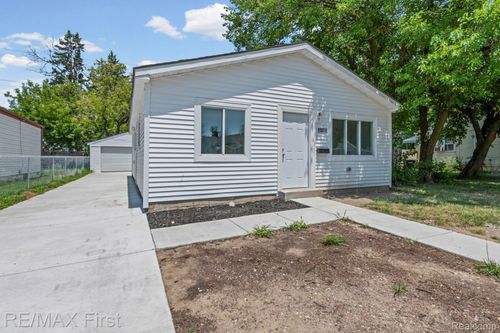 11051 Maxwell Ave, Warren, MI, 48089-2451 | Card Image