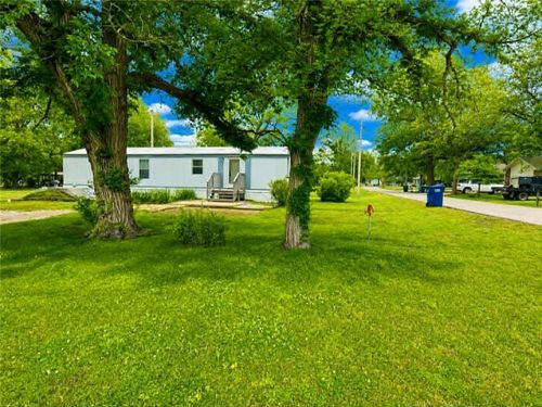 1201 E Buckeye St, Columbus, KS, 66725-1429 | Card Image