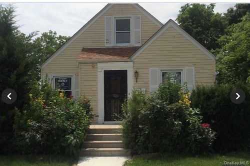 7630 266th St, New Hyde Park, NY, 11040-1406 | Card Image
