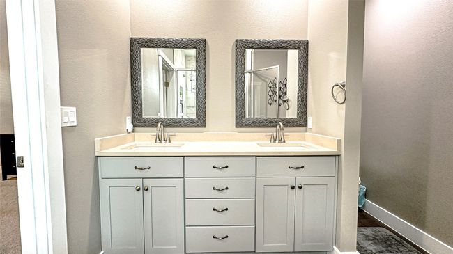 Primary Bathroom | Image 17