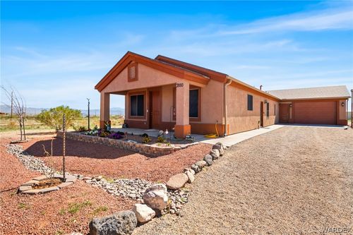 7880 W Shipp Dr, Golden Valley, AZ, 86413-8462 | Card Image