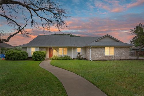 1004 Tillamook St, Hewitt, TX, 76643-3901 | Card Image