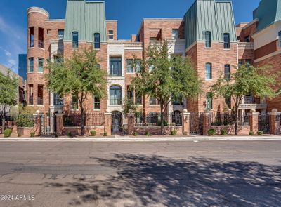 2017 N 1 St Avenue, Townhouse with 2 bedrooms, 6 bathrooms and null parking in Phoenix AZ | Image 3