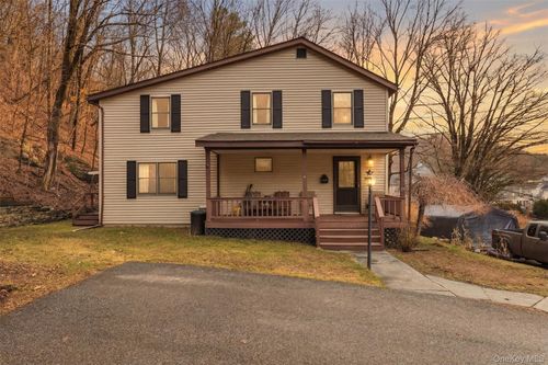 13 Myrtle Ave, Port Jervis, NY, 12771-1422 | Card Image