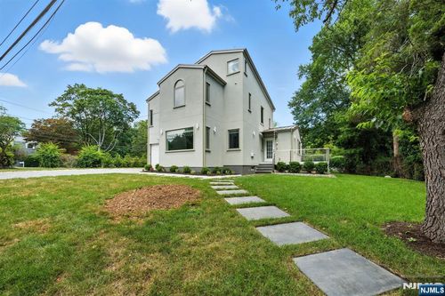 121 Christie St, Tenafly, NJ, 07670-1637 | Card Image