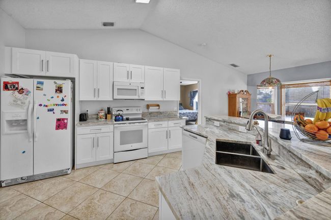 201 Nw Virgo Ct, House other with 3 bedrooms, 2 bathrooms and null parking in Port St. Lucie FL | Image 5