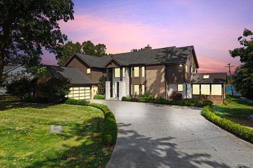 3403 Chickering Ln, Bloomfield Hills, MI, 48302-1417 | Card Image