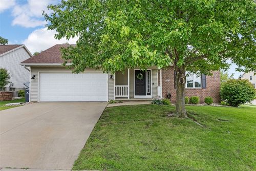 702 73rd St, Cedar Rapids, IA, 52402-7254 | Card Image