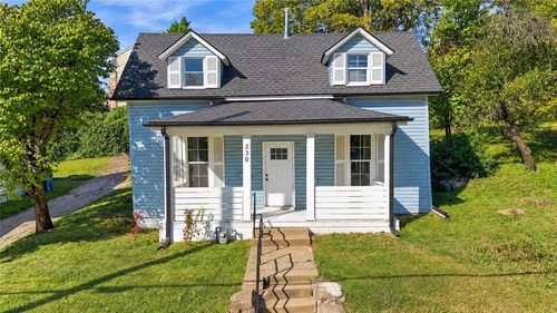 230 Missouri St, Liberty, MO, 64068-1732 | Card Image
