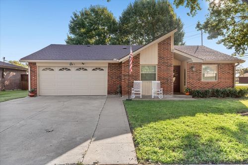 2702 Pebble Beach Dr, Lancaster, TX, 75134-2027 | Card Image