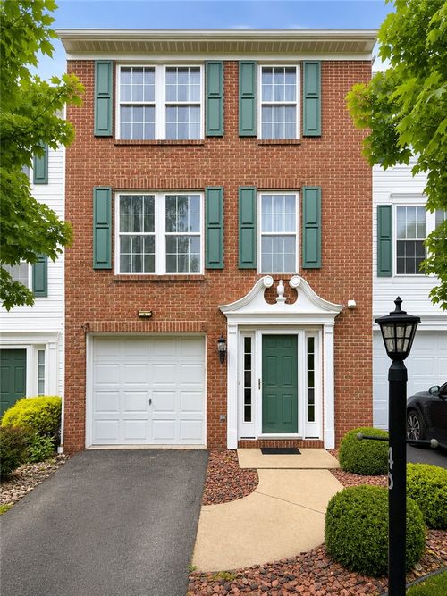 48 Links Dr, New Castle, PA, 16101-6271 | Card Image