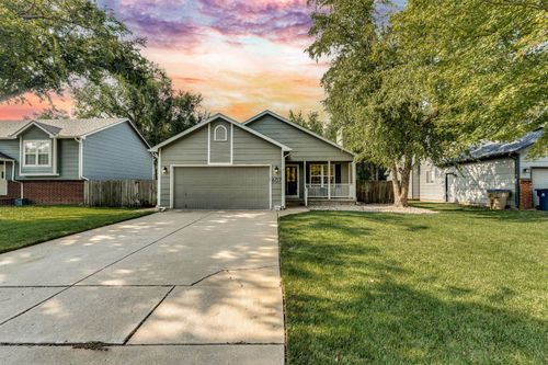 607 Deerfield Cir, Valley Center, KS, 67147-8788 | Card Image