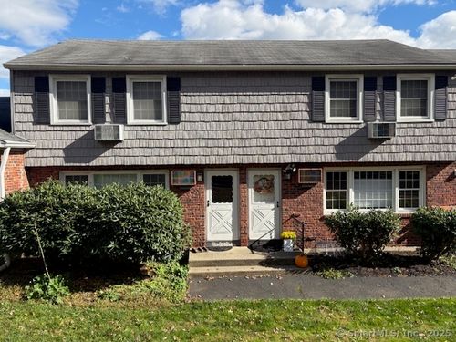 90-90 Old Farms Ln, New Milford, CT, 06776-3704 | Card Image