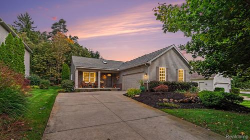 2727 Signature Cir, Pinckney, MI, 48169-8169 | Card Image