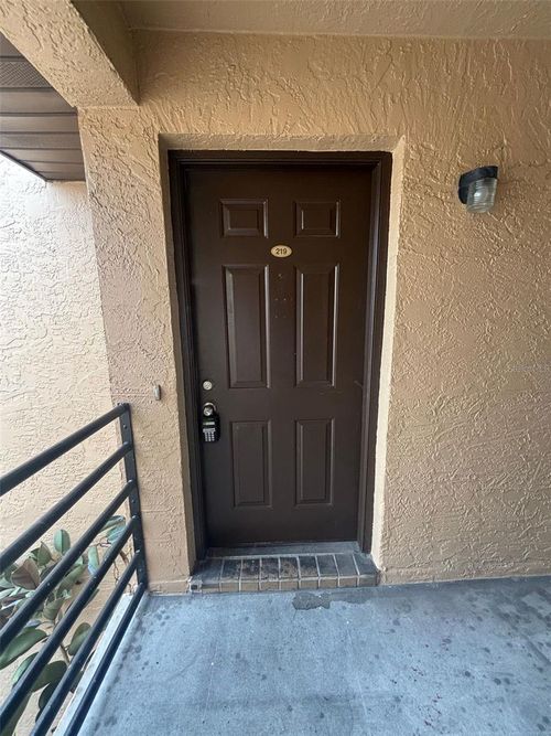 apt-219-5232 Via Hacienda Cir, ORLANDO, FL, 32839-2193 | Card Image