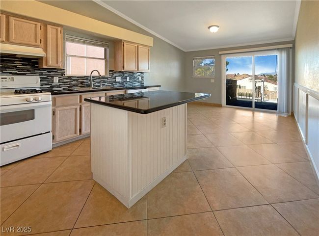 UNIT-201 - 8032 Astrology Ct, Townhouse with 2 bedrooms, 2 bathrooms and null parking in Las Vegas NV | Image 6