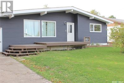 303 River Heights Dr, House other with 3 bedrooms, 2 bathrooms and null parking in Langenburg SK | Image 2