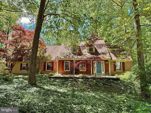 829 Nathan Hale Dr, West Chester, PA, 19382-7064 | Card Image