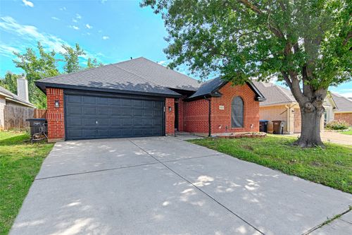 8737 San Joaquin Trl, Fort Worth, TX, 76118-7835 | Card Image