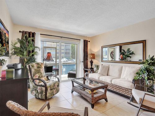 105-2600 Diana Dr, Hallandale Beach, FL, 33009-4827 | Card Image