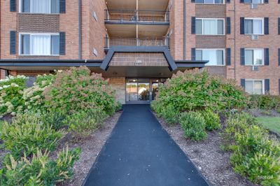 110 - 1106 S New Wilke Road, Condo with 2 bedrooms, 2 bathrooms and 2 parking in Arlington Heights IL | Image 2