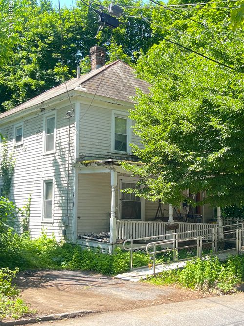 31 Baldwin Ave, Glens Falls, NY, 12801-2303 | Card Image