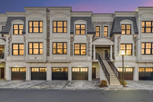 44 Marquis Ct, Edgewater, NJ, 07020-2900 | Card Image