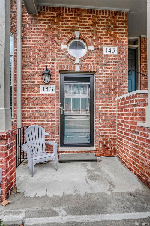 143 E Bay Dr, Walled Lake, MI, 48390-3526 | Card Image