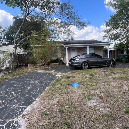 114 Sw 67th Ter, Pembroke Pines, FL, 33023-1270 | Card Image