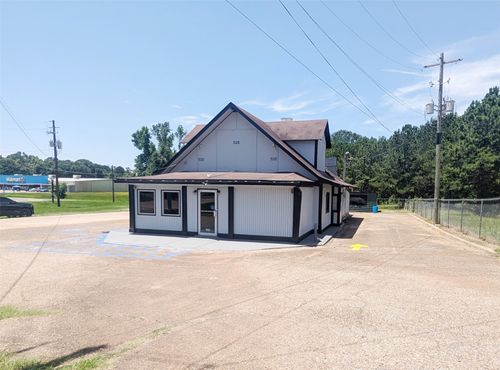 925 S Pine St, Vivian, LA, 71082-3355 | Card Image