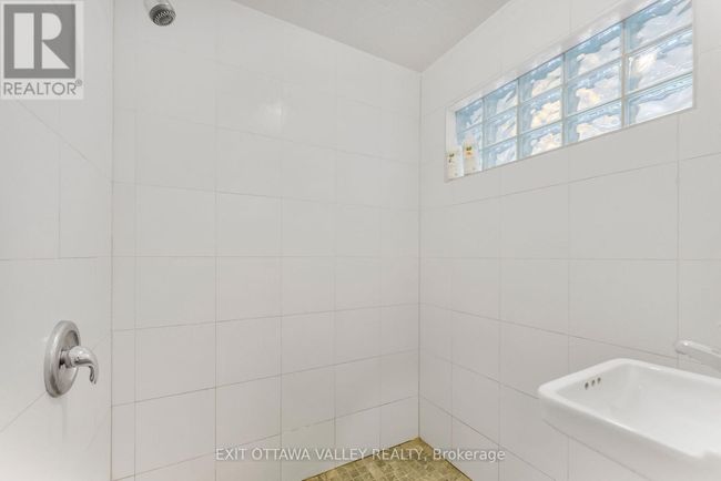 28084 Highway 41, House other with 5 bedrooms, 2 bathrooms and 5 parking in Renfrew ON | Image 22