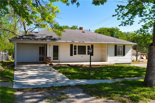 304 Vermont St, King City, MO, 64463-7814 | Card Image