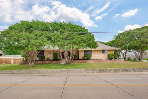 320 S Irving Heights Dr, Irving, TX, 75060-3260 | Card Image
