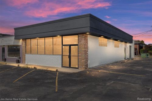 18703 E 10 Mile Rd, Roseville, MI, 48066-3957 | Card Image
