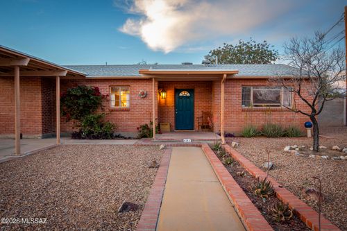 4201 E Kings Rd, Tucson, AZ, 85711-2829 | Card Image