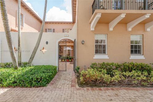 623 Sw 146th Ter, Pembroke Pines, FL, 33027-6116 | Card Image