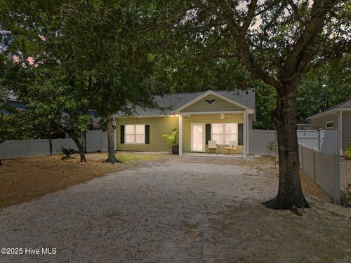 112 Nw 3rd St, Oak Island, NC, 28465-6809 | Card Image