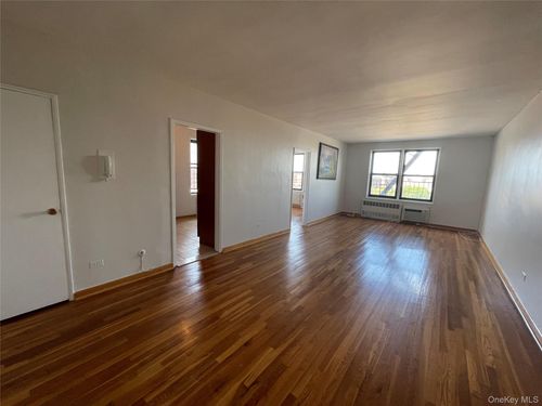 5l-102-30 Queens Blvd, Forest Hills, NY, 11375-3138 | Card Image