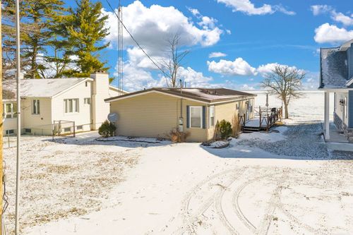 8723 Lakeshore Rd, Lexington, MI, 48450-9600 | Card Image