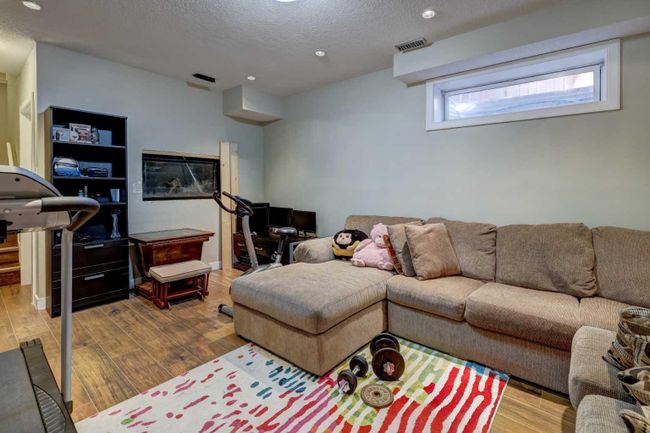 117 Coventry Mews Ne, Home with 4 bedrooms, 2 bathrooms and 4 parking in Calgary AB | Image 25