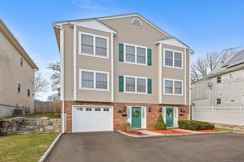 a-105 Dean St, Stamford, CT, 06902-6252 | Card Image