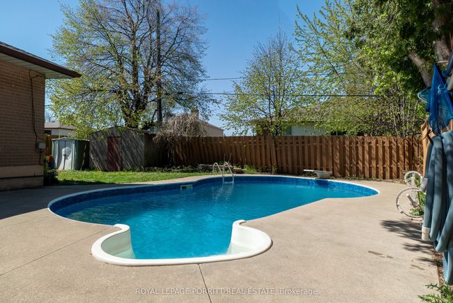 14 Albion Cres, House attached with 5 bedrooms, 3 bathrooms and 4 parking in Brampton ON | Image 35