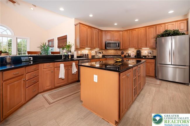 2307 Blackledge Dr, House other with 4 bedrooms, 5 bathrooms and null parking in Quakertown PA | Image 22