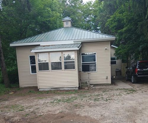 326 Cedar St, Howard City, MI, 49329 | Card Image