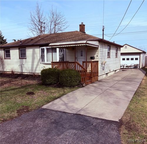 16 Oakwood Ter, North Tonawanda, NY, 14120-3304 | Card Image