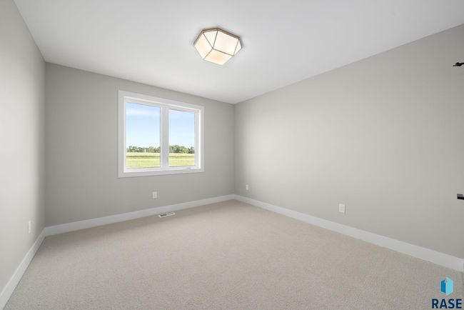 6604 E Hawker Cir, House other with 5 bedrooms, 4 bathrooms and null parking in Sioux Falls SD | Image 21
