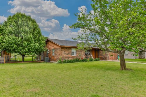 2212 Aspen Rd, Gainesville, TX, 76240-2430 | Card Image