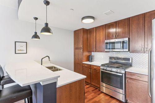 1101-100 3rd Ave S, Minneapolis, MN, 55401-2707 | Card Image