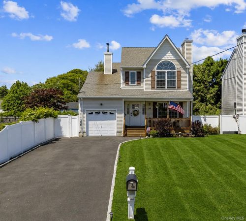 39 Seymour Dr, Shirley, NY, 11967-4221 | Card Image