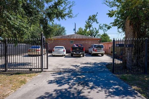 6820 Petre Dr, Houston, TX, 77076-2316 | Card Image